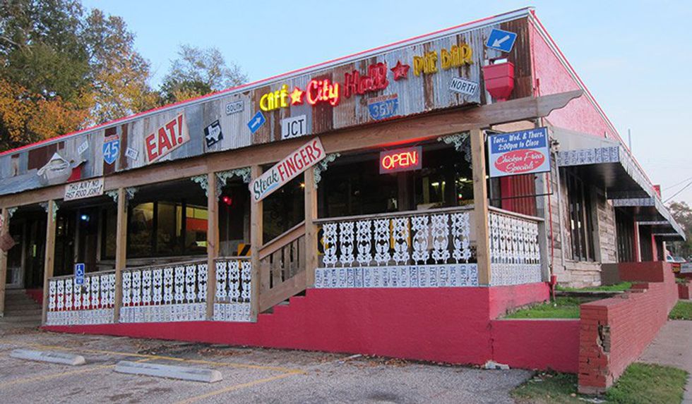 The 9 Best Places To Eat In Huntsville, Texas