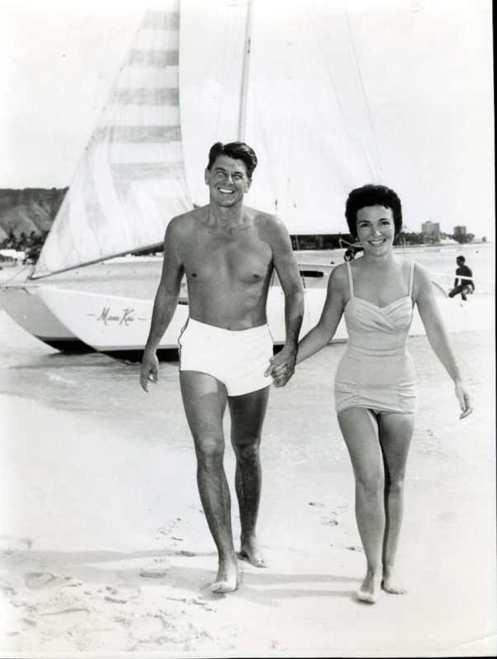 nancy-reagan-6-classic-looks-worn-by-the-first-lady