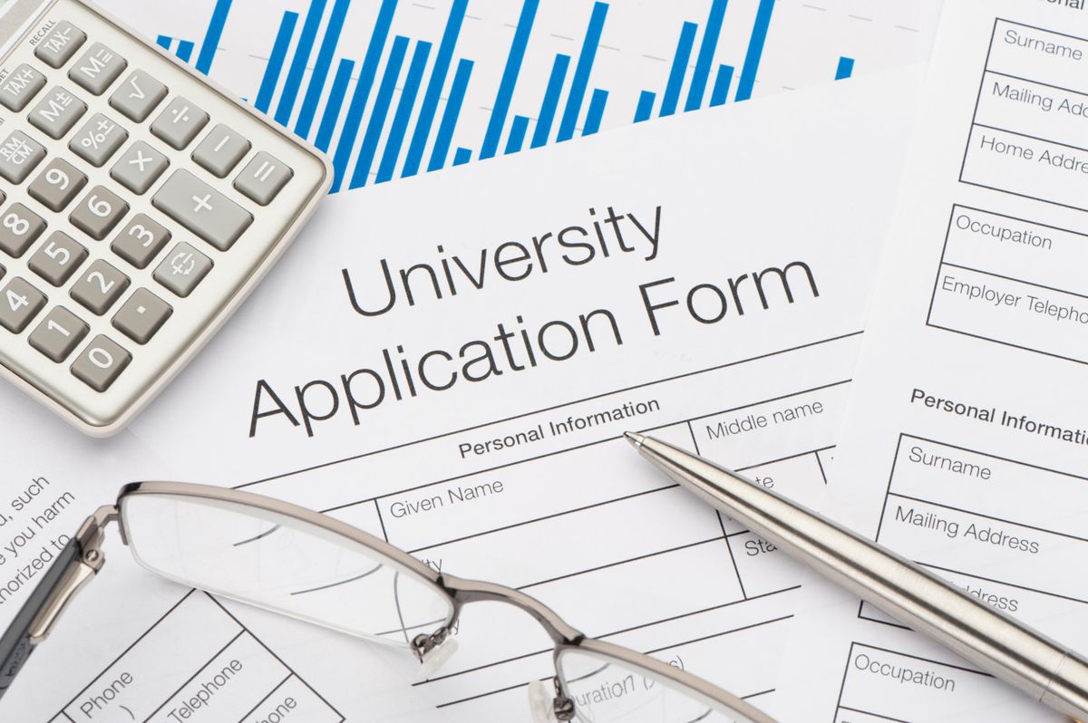 5 Stages Of The College Application Process Everyone Knows Too Well