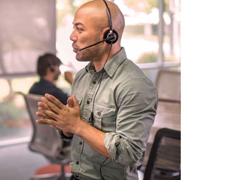 Instructions to Select the Best Headsets for Business Desk Phones