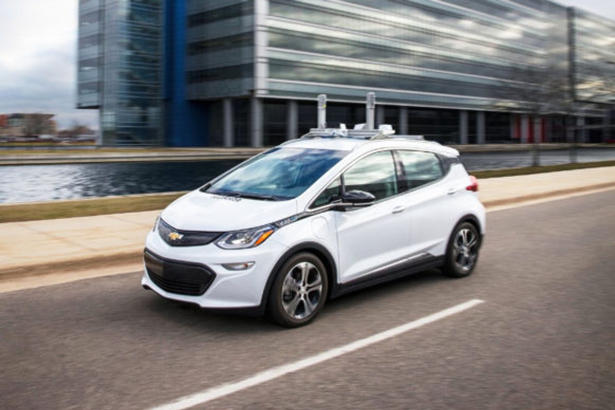 General Motors plans commercial, autonomous robot-taxi service by 2019