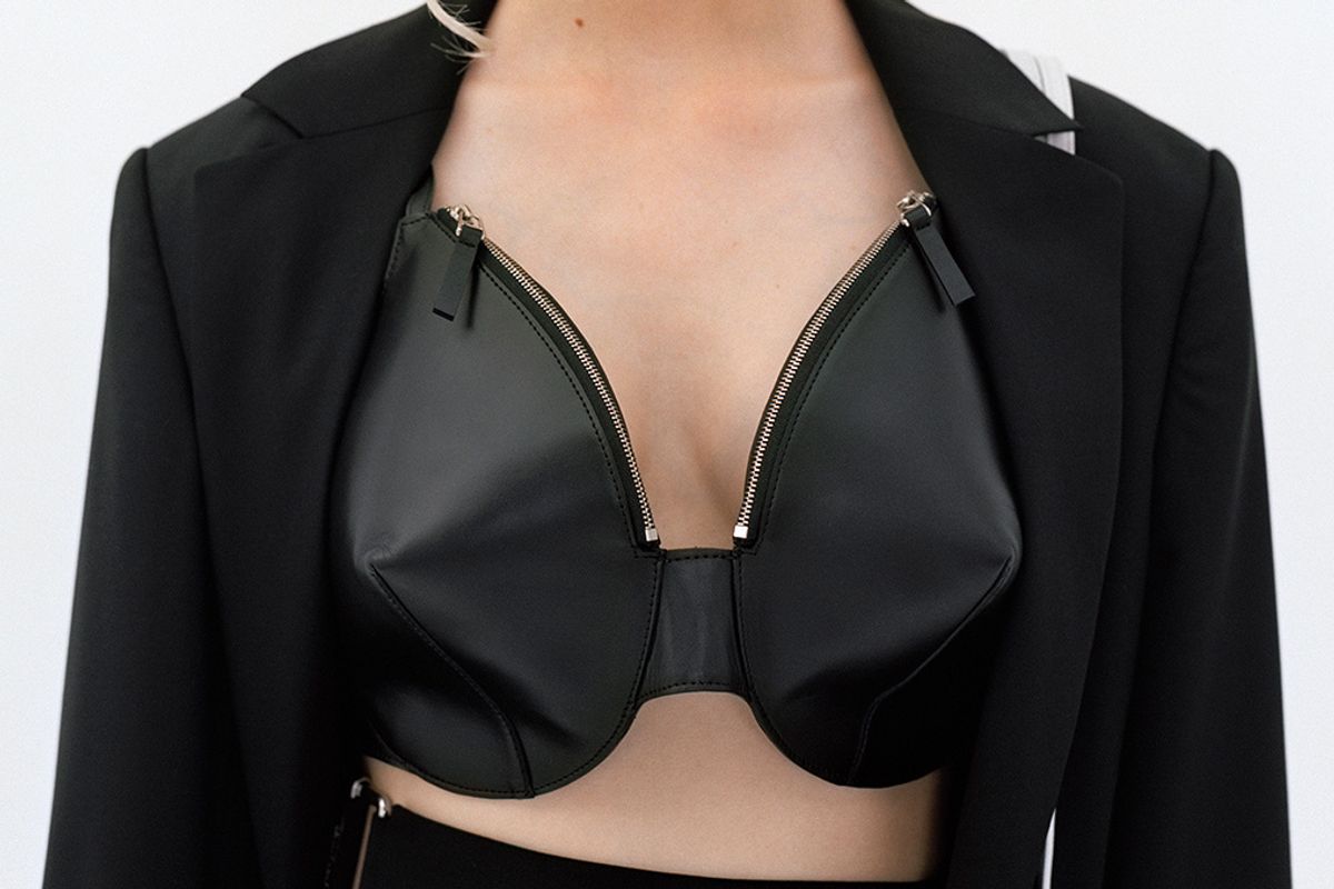 HELMUT LANG LEATHER BRA BAG SPRING 2018 SIZE: OS CONDITION: 8/10