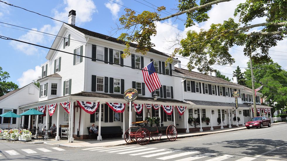 10 RealLife Versions Of Stars Hollow Where You Can Live The Gilmore Life