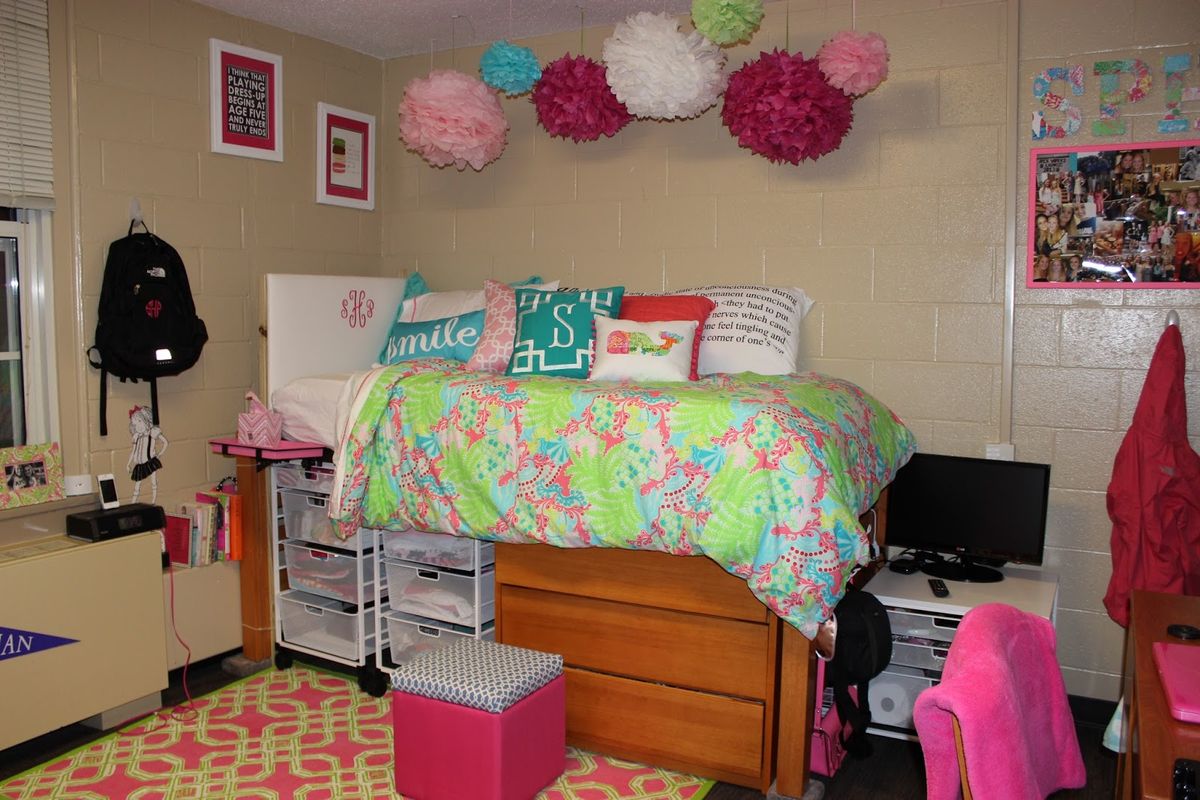 Pros and Cons of Freshman Dorms