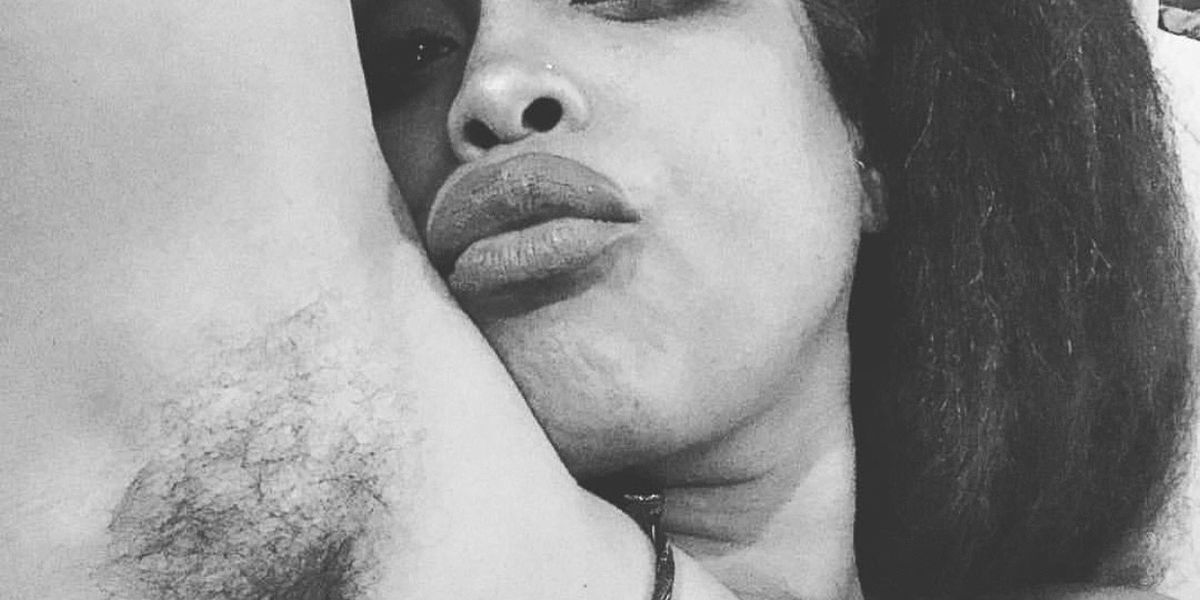 Team No Shave: Erykah Badu & Her Armpit Hair Is A Revolution For What Defines Femininity