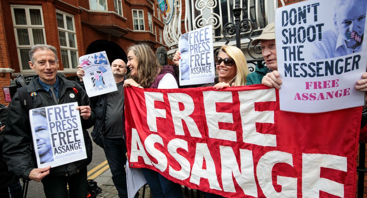 Julian Assange's Arrest Warrant Ruled Still Legal