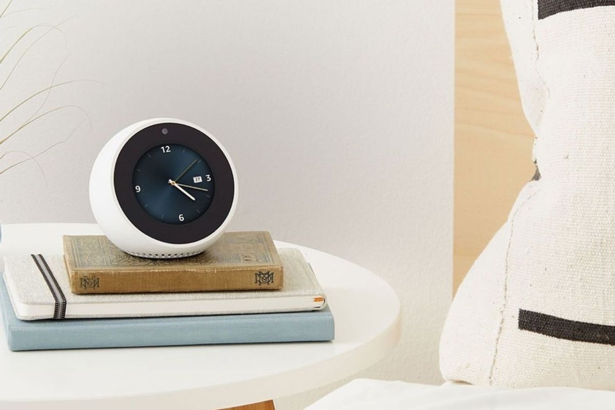 Amazon Echo Dot smart display with Alexa​