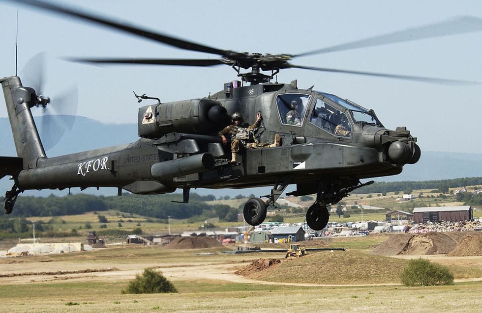 16 awesome photos of the Apache helicopter Americas Military