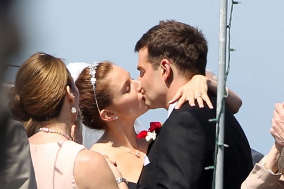 Here Are 5 Ways Sienna Miller Got The Milspouse Experience Right