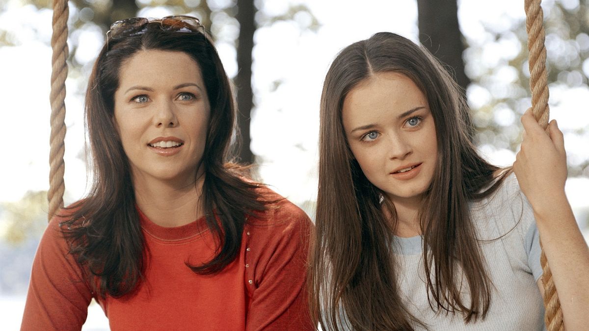8 Signs You And Your Mom Are IRL Manifestations Of Lorelai And Rory Gilmore