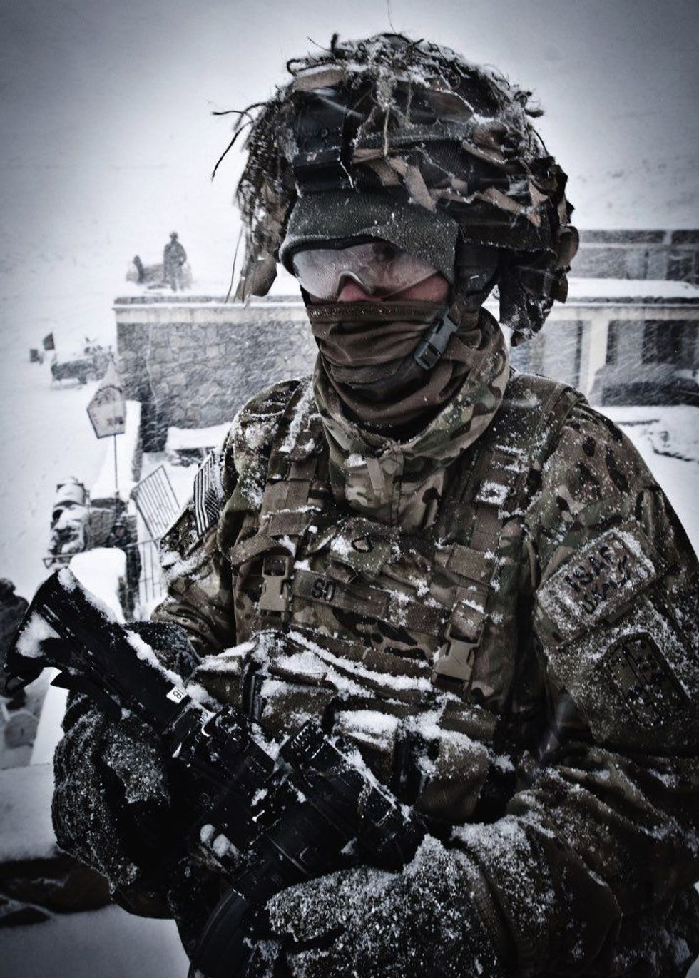 19 Pictures Of Troops Braving The Cold That Will Make You Thankful To