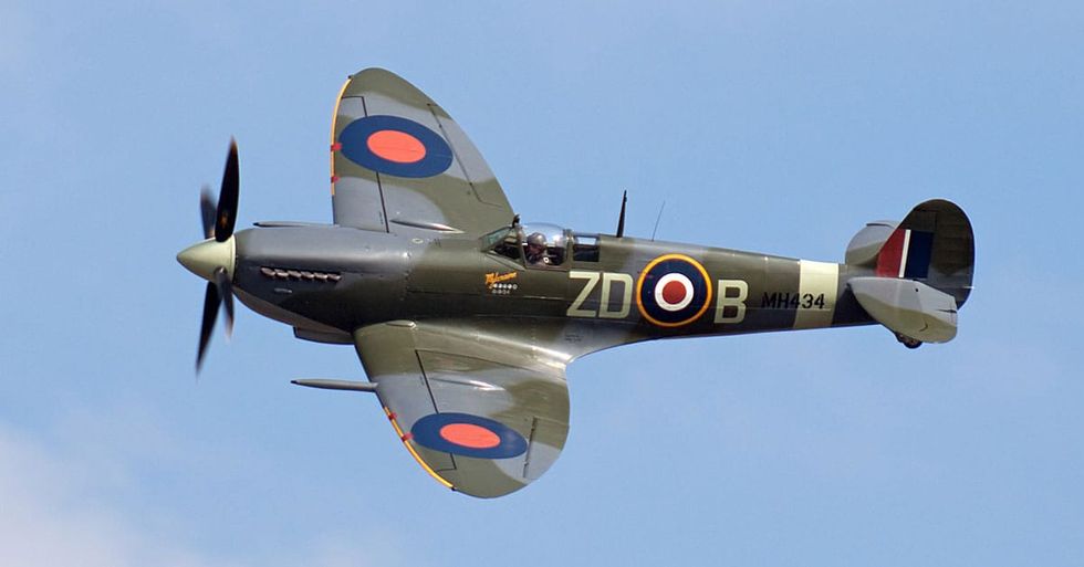 This Spitfire flaw gave the Nazis an edge in aerial dogfights ...