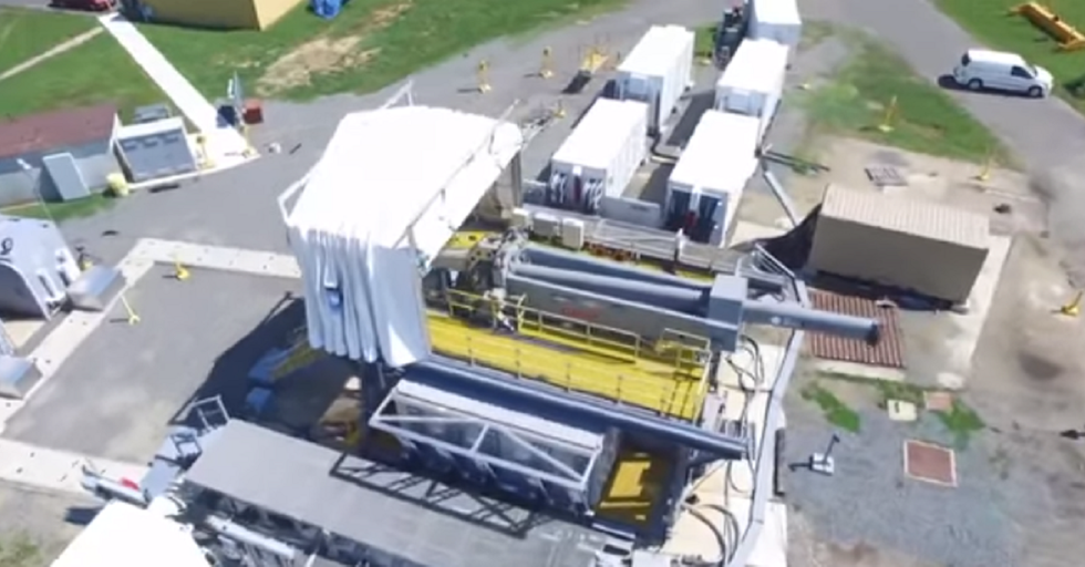 This stunning video shows how fast a railgun can shoot Americas