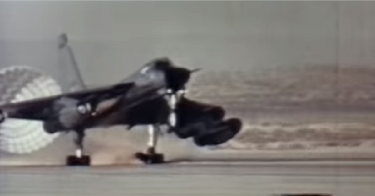 See How A B-58 Hustler Crew Averted Disaster After A Takeoff Went Wrong ...