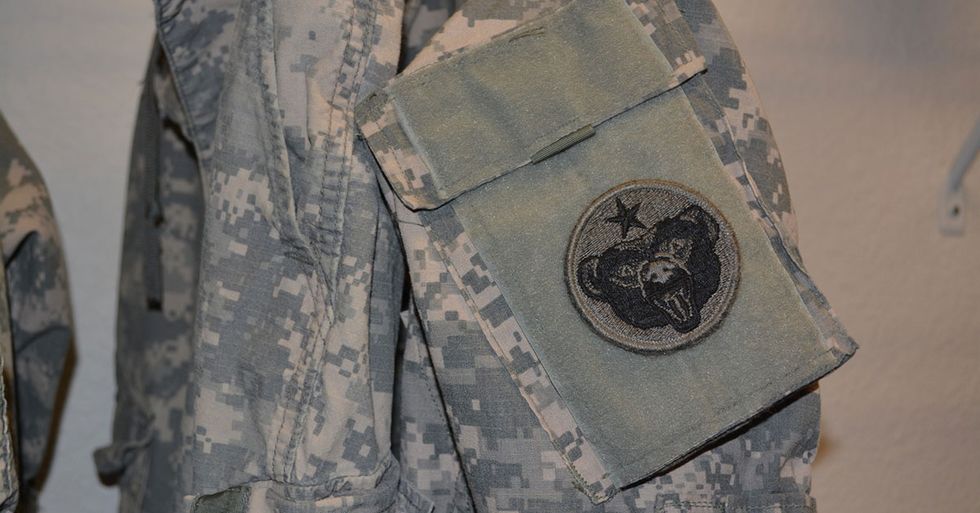 Why the US military has shoulder pockets on combat uniforms Americas