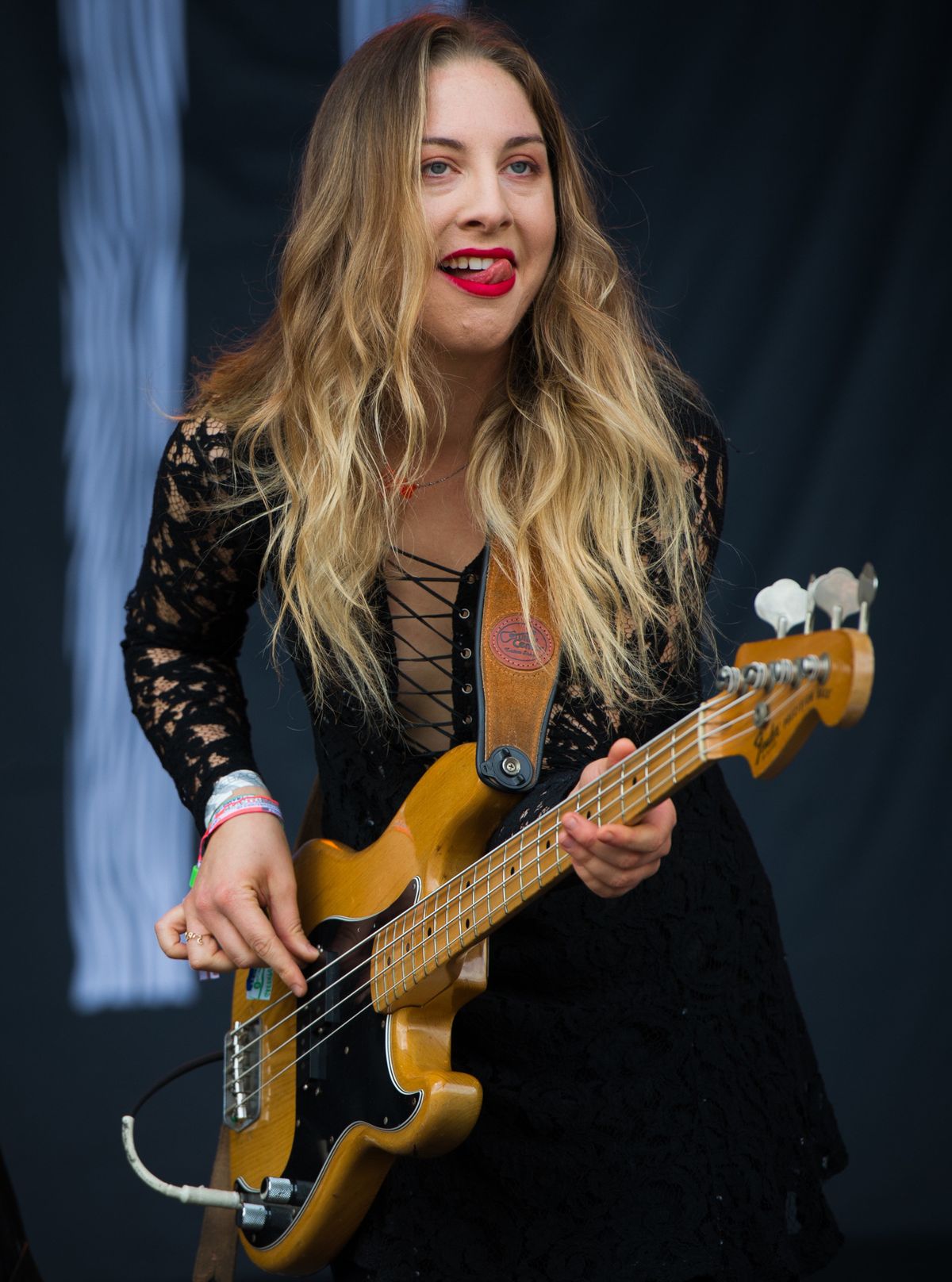 HAIM&rsquo;s Este Was the BRIT Awards Highlight - PAPER