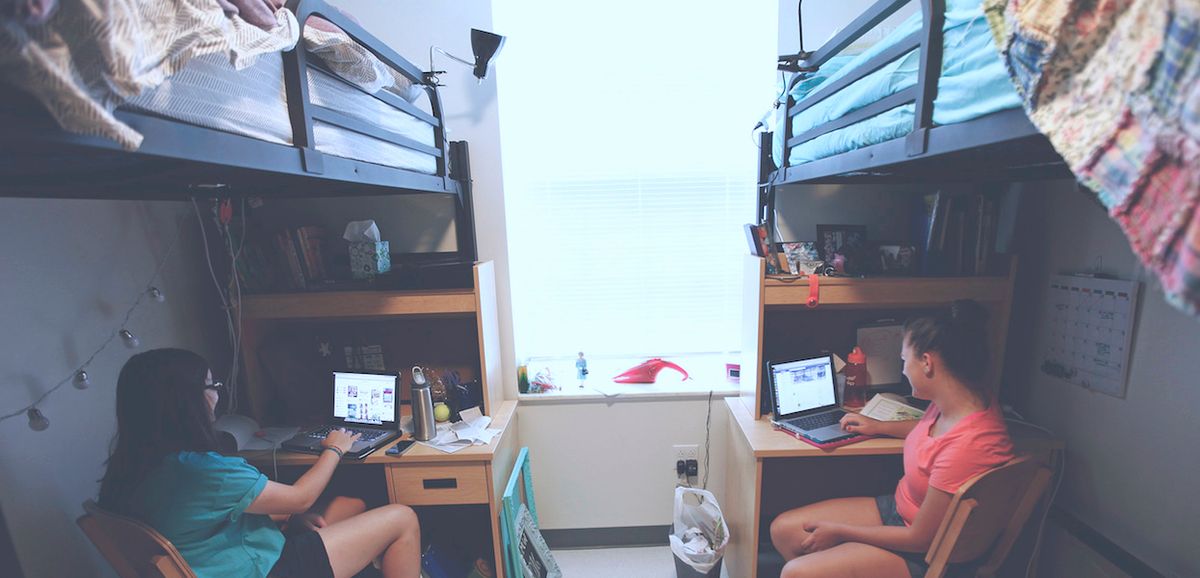 15 Struggles You Face STILL Living In A Dorm As A Sophomore