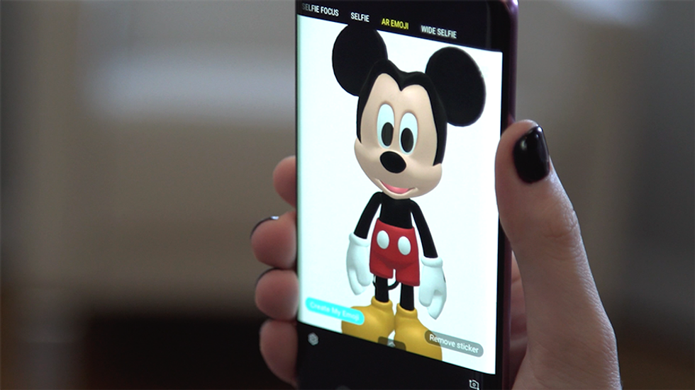 Mickey Mouse AR Emoji are now available for the Samsung S9 and S9+