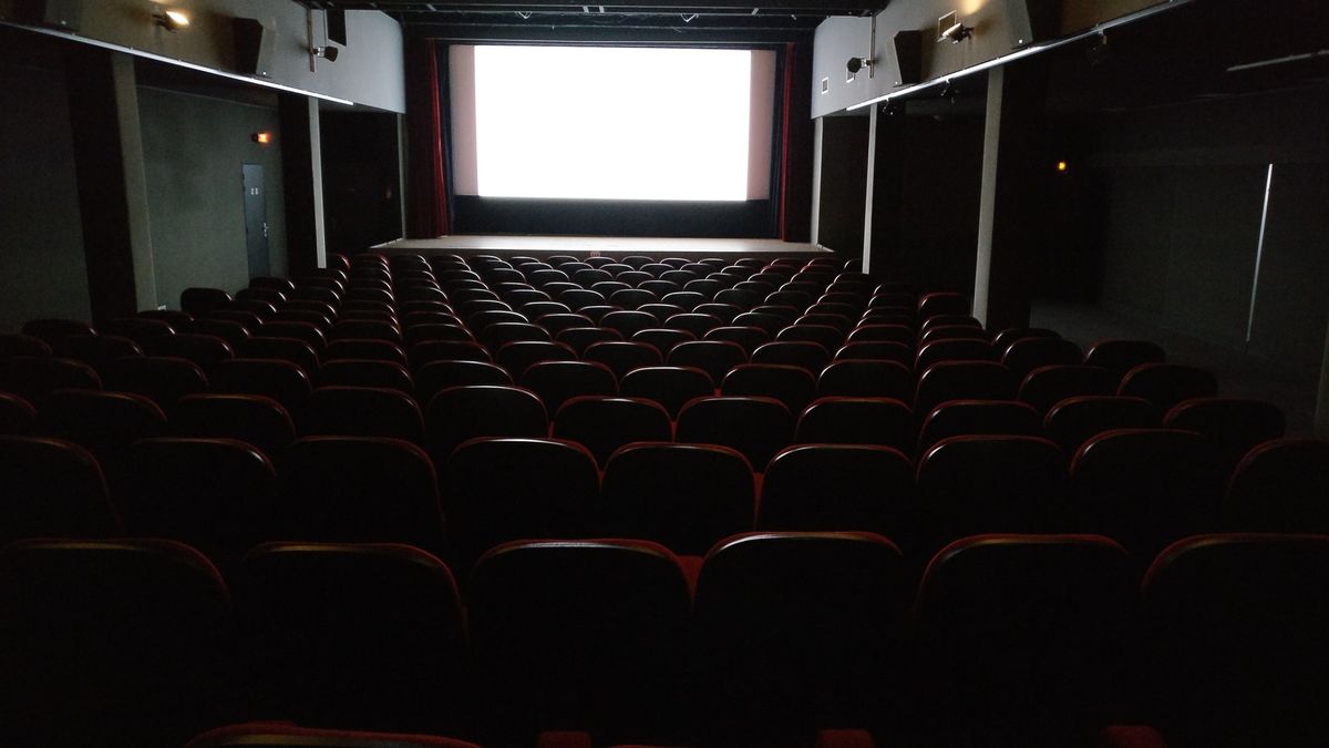 Despite Netflix's Popularity, People Still Want To See Movies In Theaters