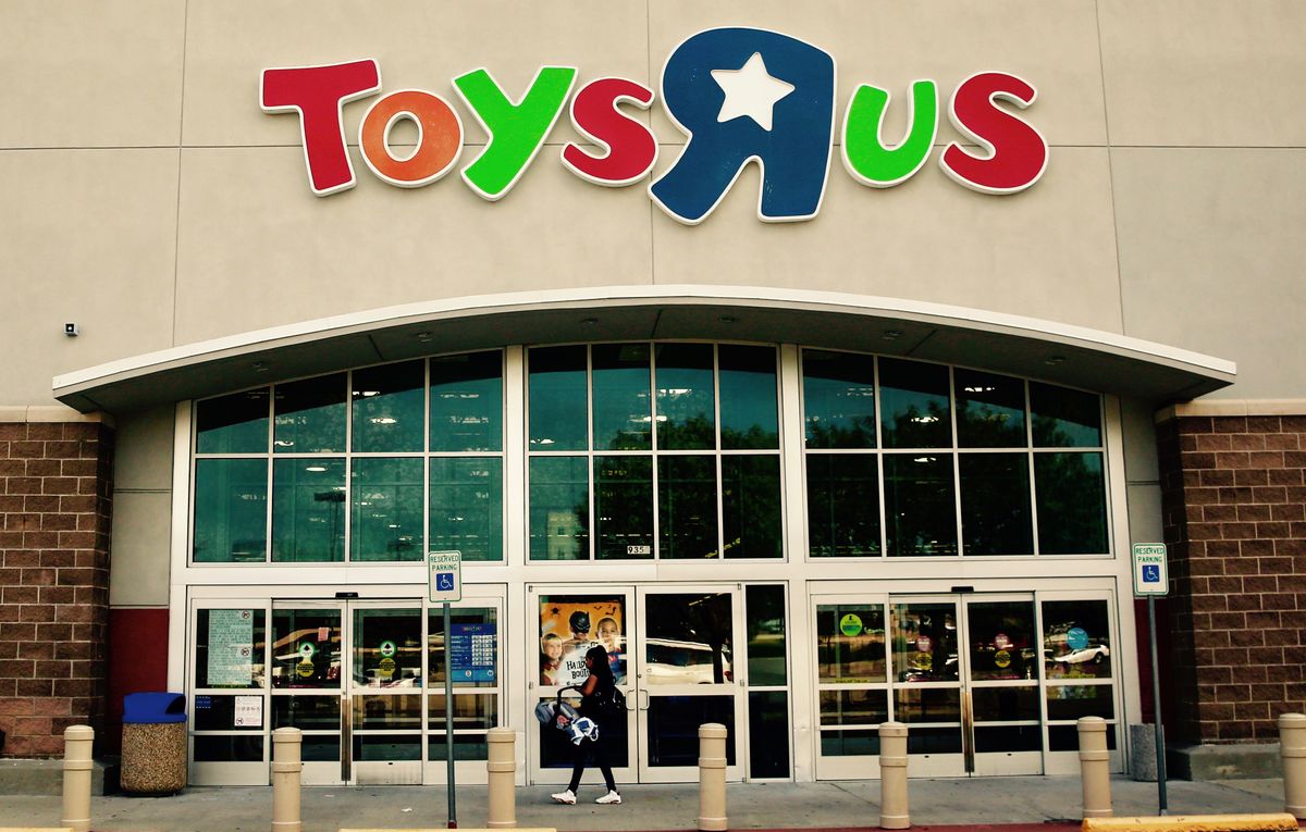 A Goodbye To Toys R Us, From Every 90's Kid
