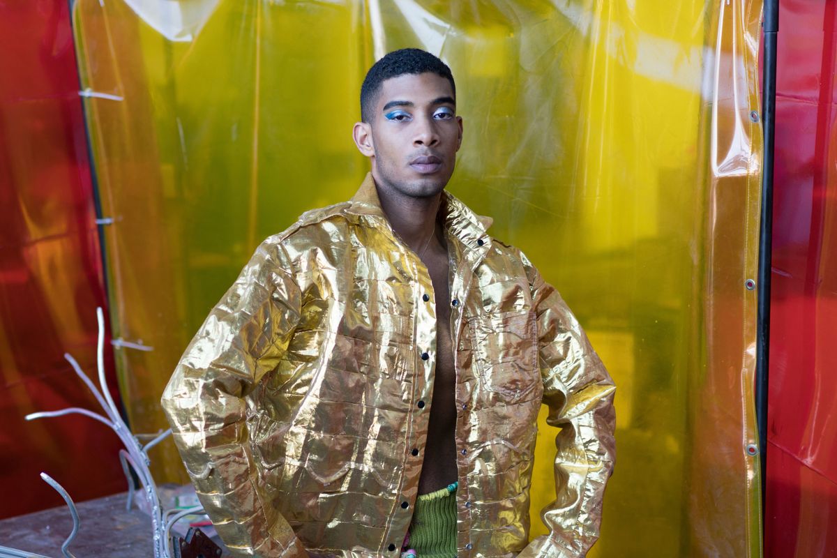 Rubby Brings Queer Femininity to a Woodshop in 'No Más'