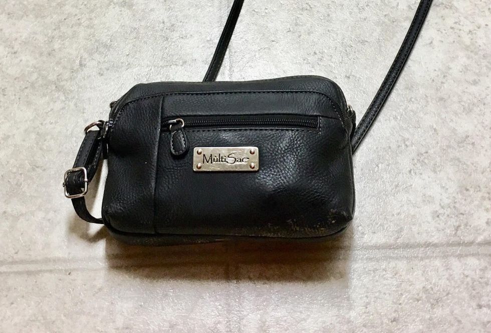 I Cleaned Out My Purse So That The World Can Finally Know What Women