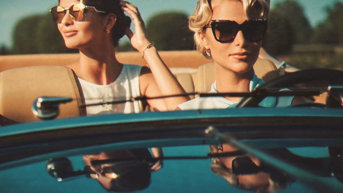 These 10 Throwback Songs Are A 10/10 Necessity For That 'Good Vibes' Car Playlist You Need In Your Life