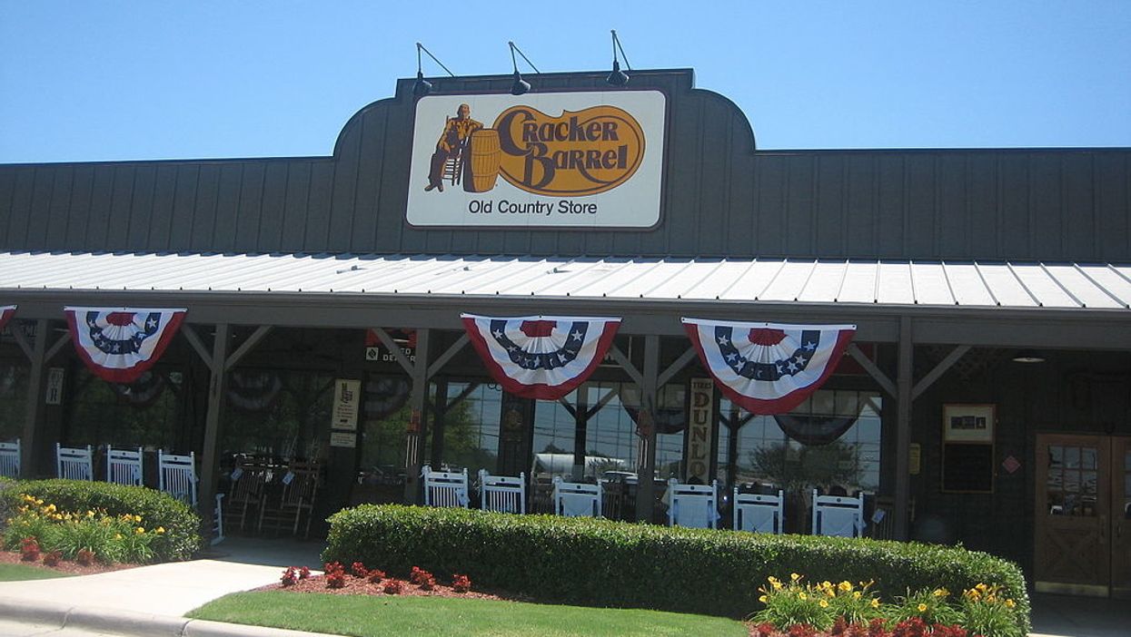 These five decor items are in every Cracker Barrel