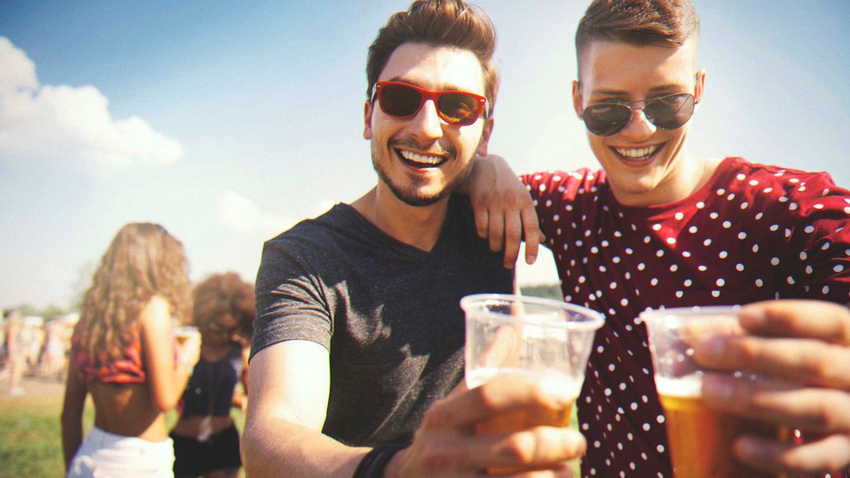 9 People You're Guaranteed To Bump Elbows With At Every Concert You Attend