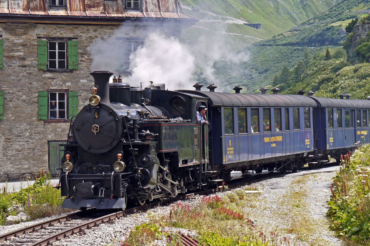 Carrozze old fashion e piste ciclabili sui binari dimenticati