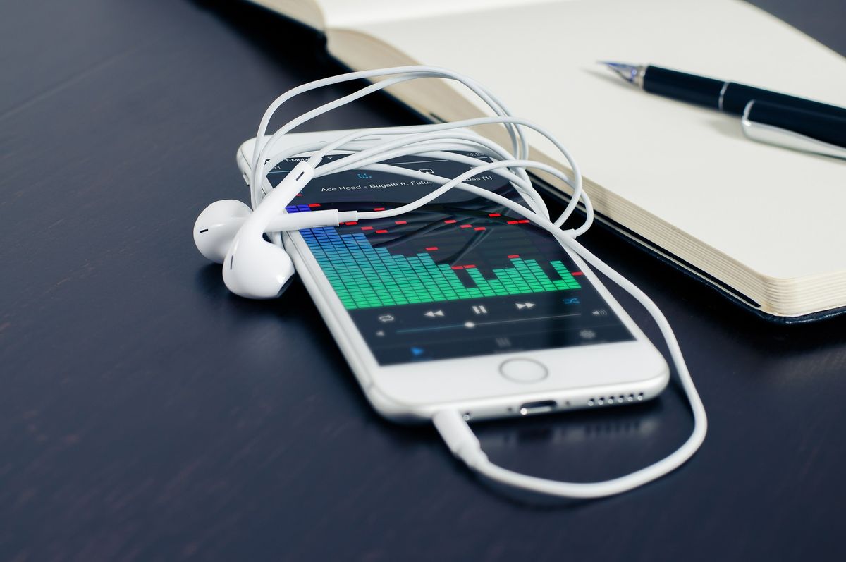 10 Songs Everyone Needs On Their Finals Week Playlist