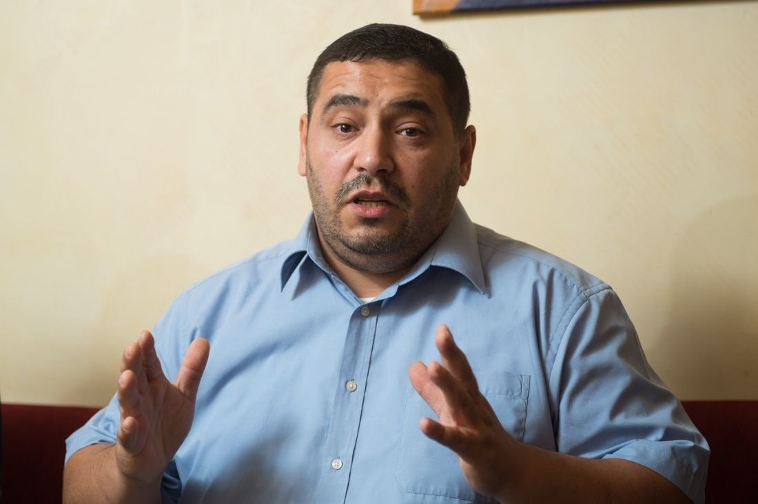 Il capo del primo partito islamico rifiuta di guardare in faccia le donne