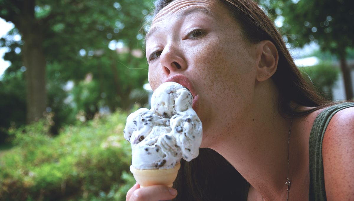 20 Instances In Which It Was Super Appropriate For College Girls To Eat Ice Cream