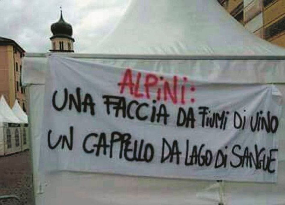 Infamia a Trento: insultano pure gli alpini