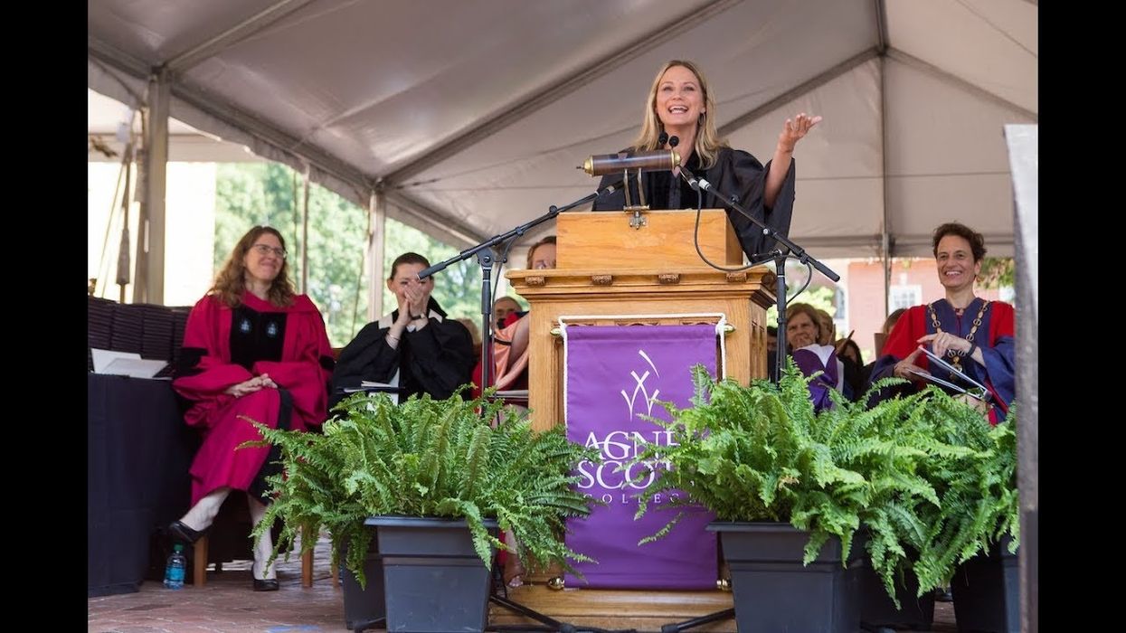 Sugarland's Jennifer Nettles gave some inspiring advice during a graduation ceremony