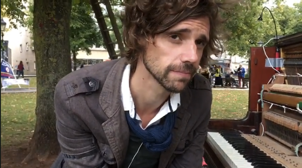 Manic Pixie Asshat To Play Piano In A Park Until His Ex Agrees To Take Him Back