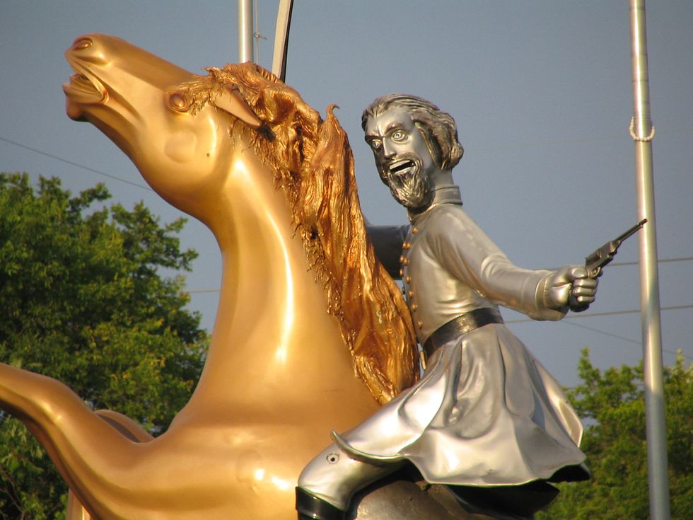 Let's Teach Republicans Why Preserving Confederate Statues Isn't Like Preserving Auschwitz!