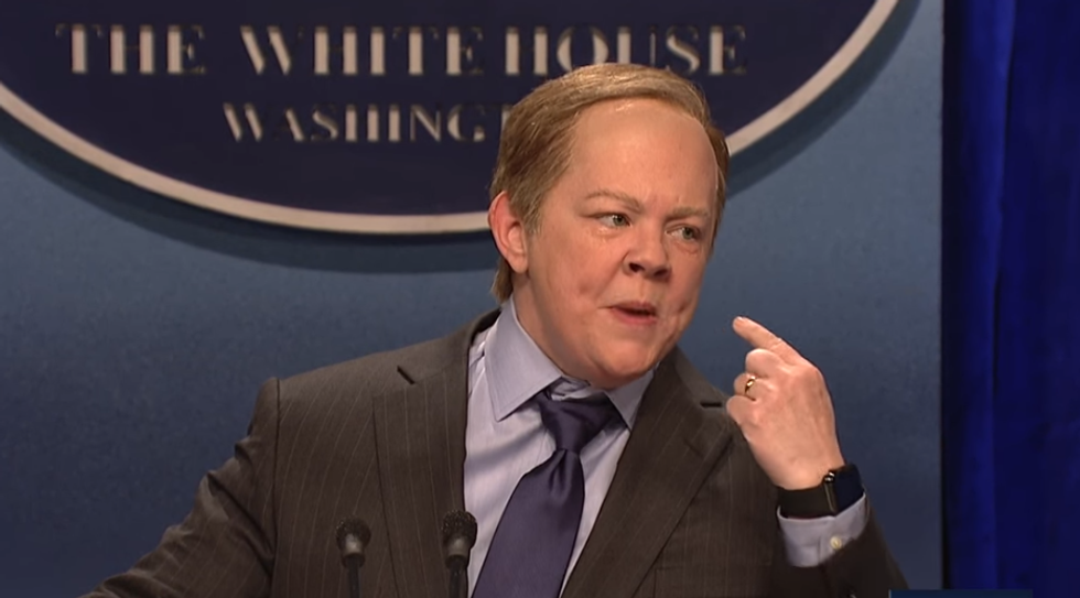 Trump SO ANGRY At Sean Spicer For Letting Vagina-American Melissa McCarthy Play Him On SNL