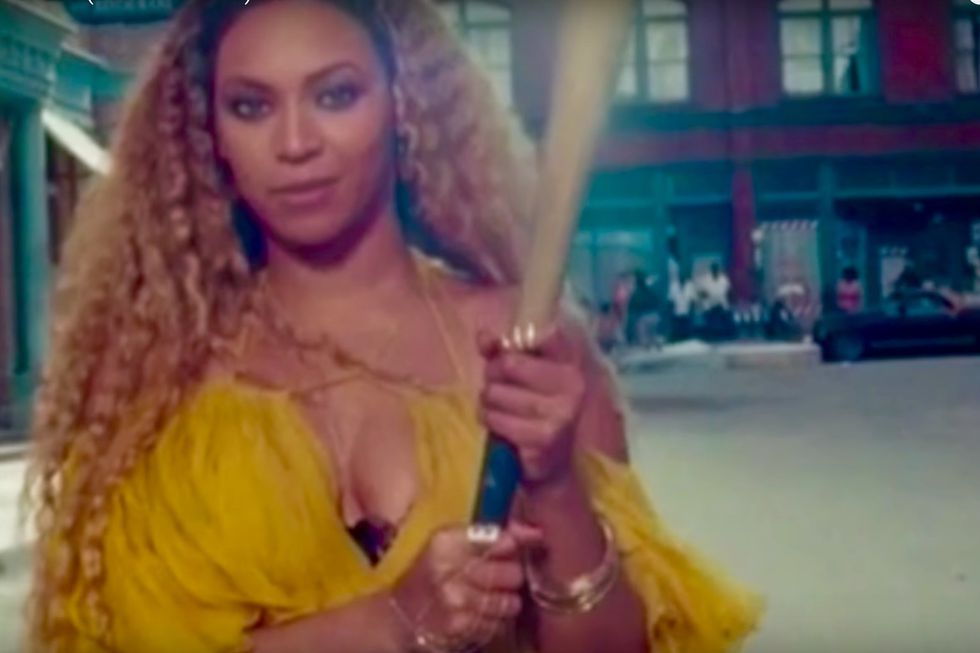 DRUDGE SIRENS! Beyoncé Murdering White America For The CIA!