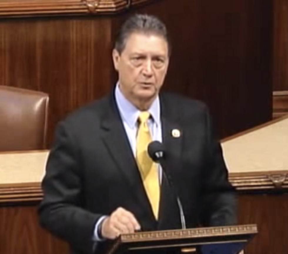 Hillary Clinton Tricks Dumbass Republican Rep. Lynn Westmoreland Into Quitting