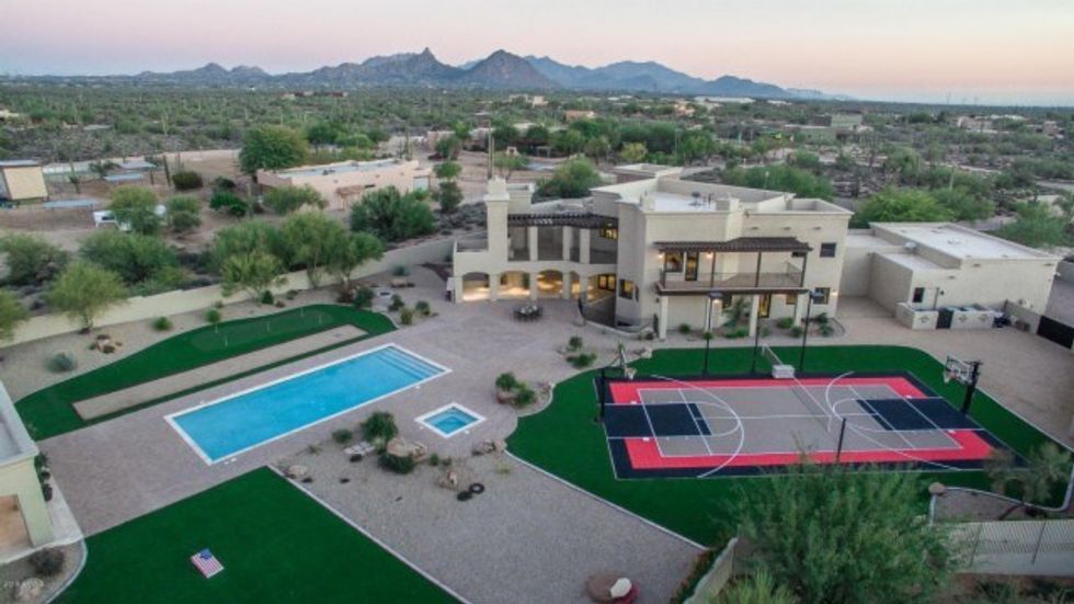 Sarah Palin's Arizona Sex Pad Is On The Market, And Wonkette Wants It