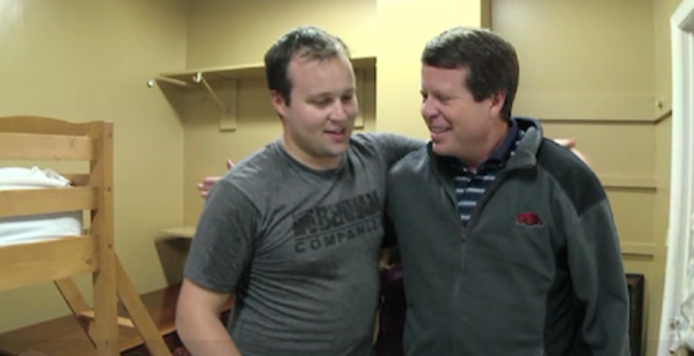 Kiddie Porn Cop Says Lying Duggars Didn't Mention ALL The Kiddie Sex Crimes