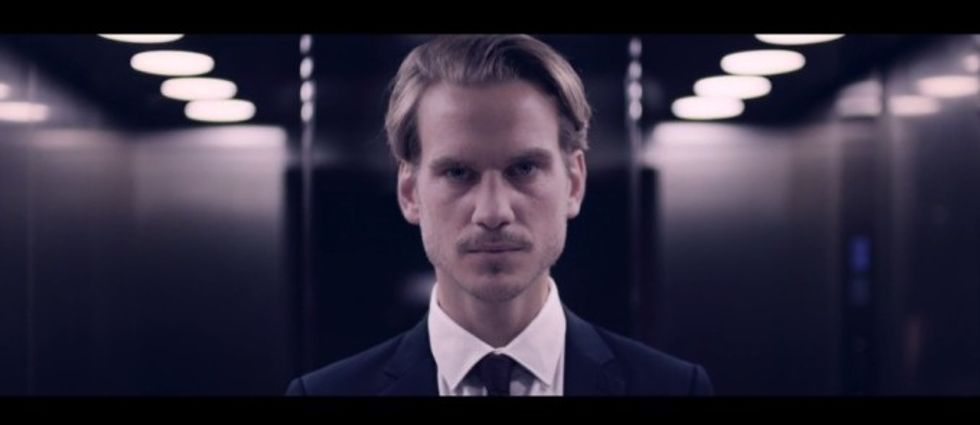 Luxury London Apartment Ad Wants To Stab You, Play Around With Your Blood