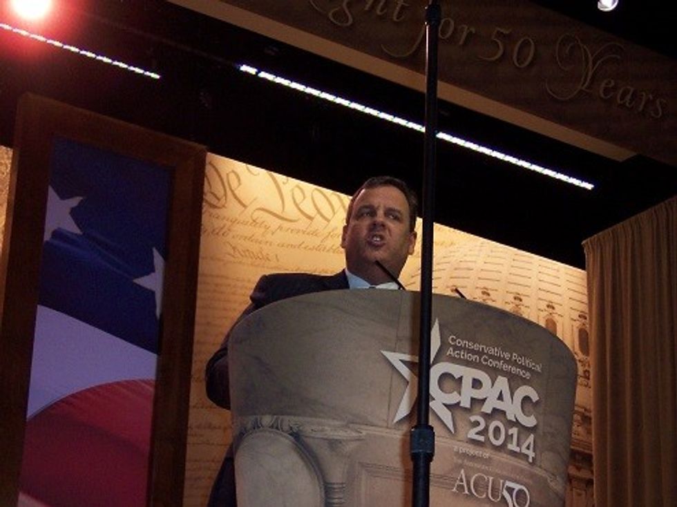 Chris Christie Throws New Jersey Lady-Pigs Under 2016 Campaign Bus