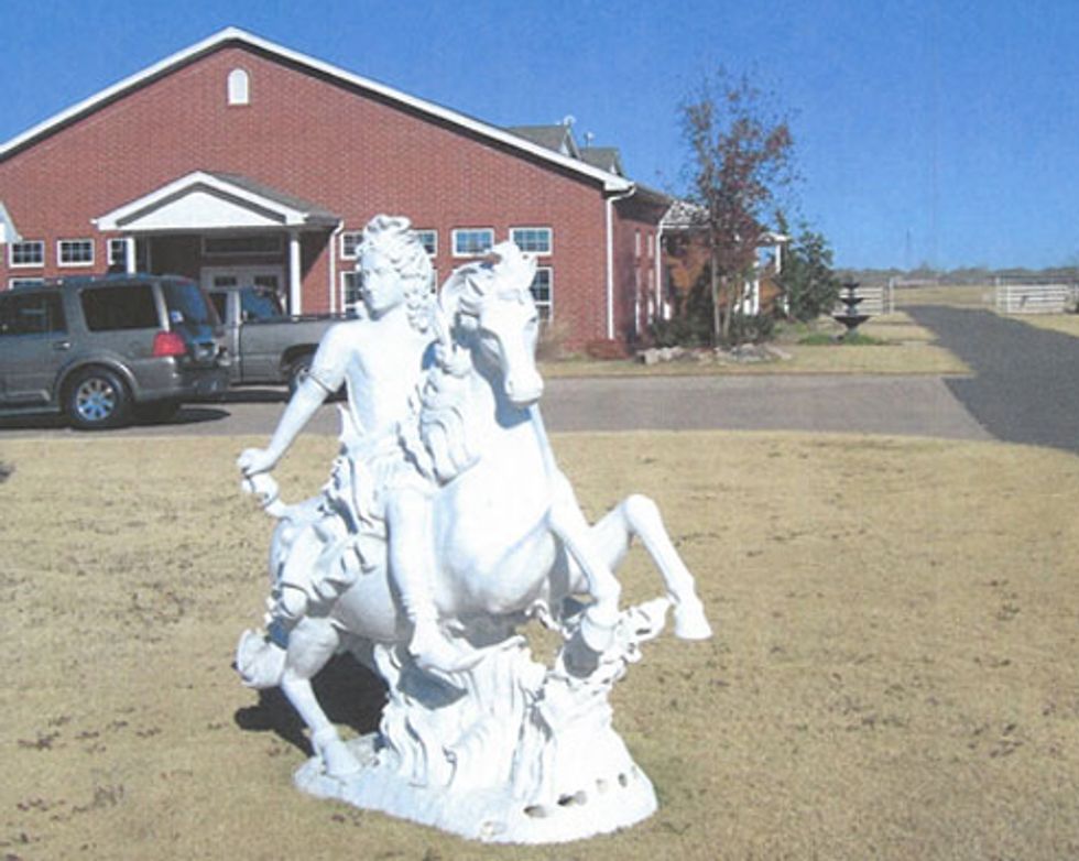 Hero Thief Saves '70s Gay-Hater Anita Bryant's Neighbors From Hell Of Having To Look At Crappy Statue
