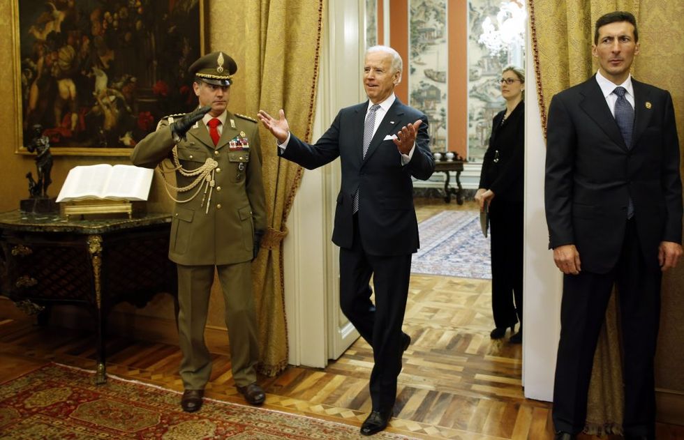 Barack Obama Meets New Pope, Converts Him To Islam