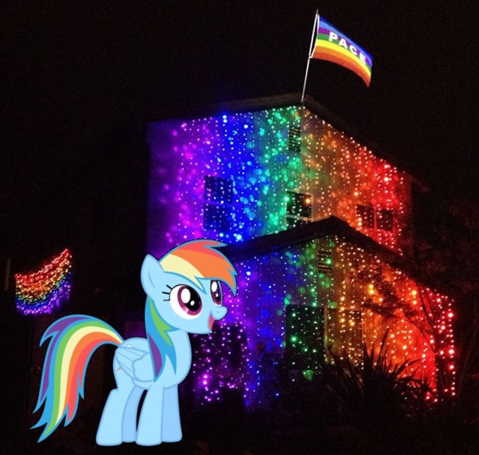 California Lady Has Cheerful Christmas Answer To Neighbors Who Bitched About Her Rainbow Flag