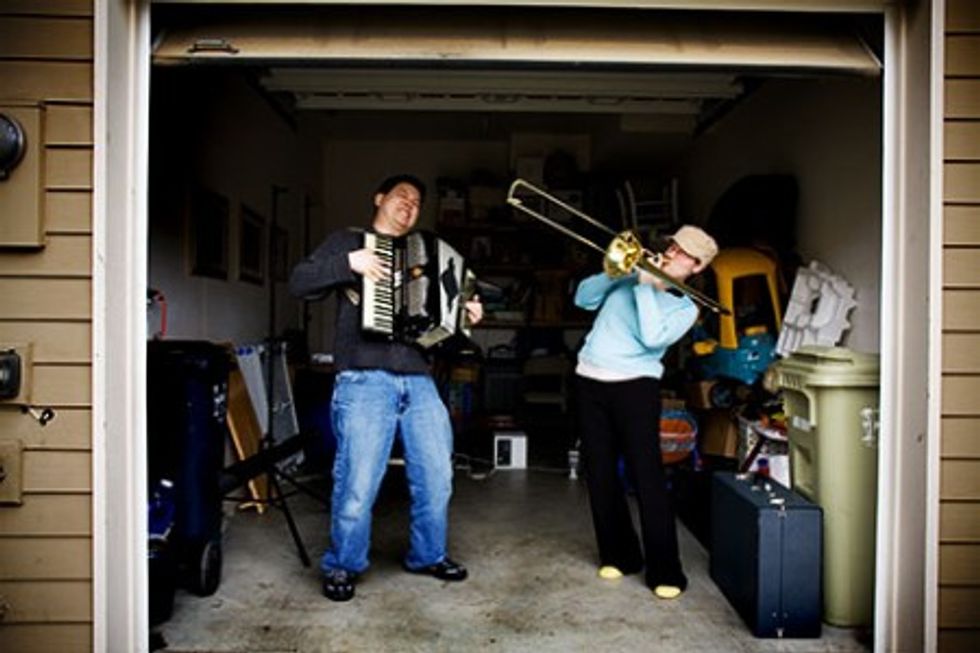 Группа garage. Гаражная группа. Музыкальная группа в гараже. Группа гараж. Ансамбль в гараже.