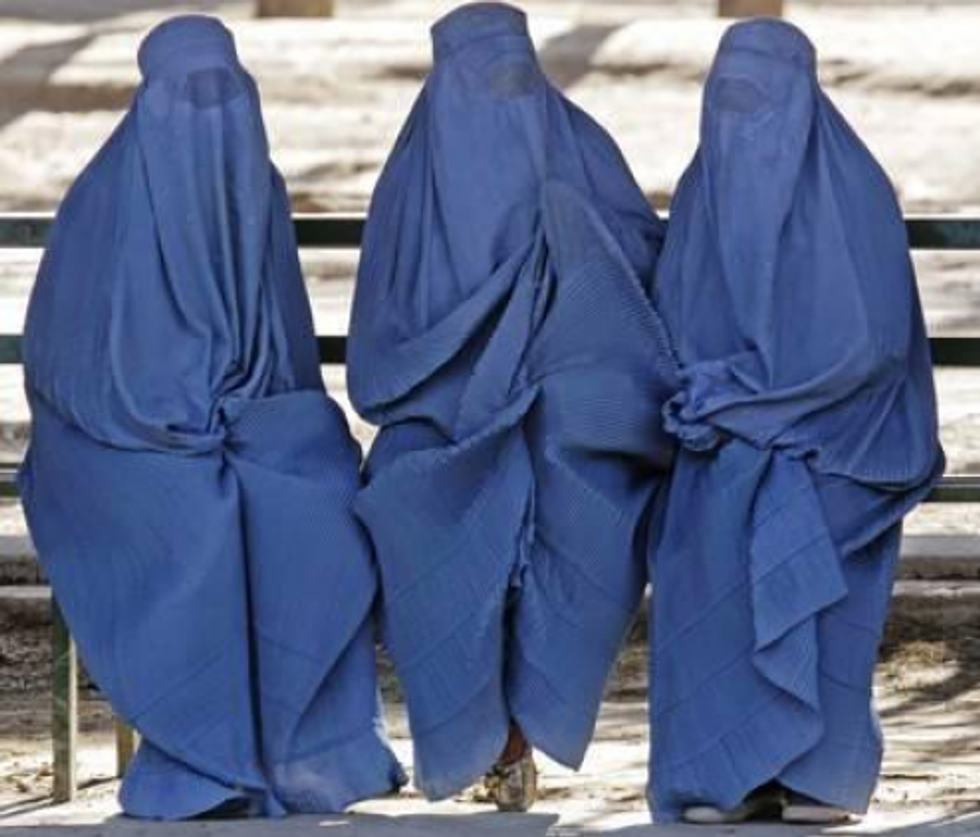 Aryan Retailer Abercrombie & Fitch Owes Damages To Muslim Girl They Fired For Choosing Religion Over Brand Identity