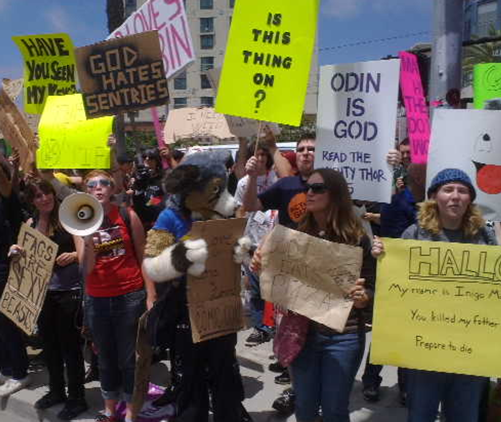 Your Monday Nice Time: Teamster Thugs Block Westboro Idjits From Victim’s Funeral